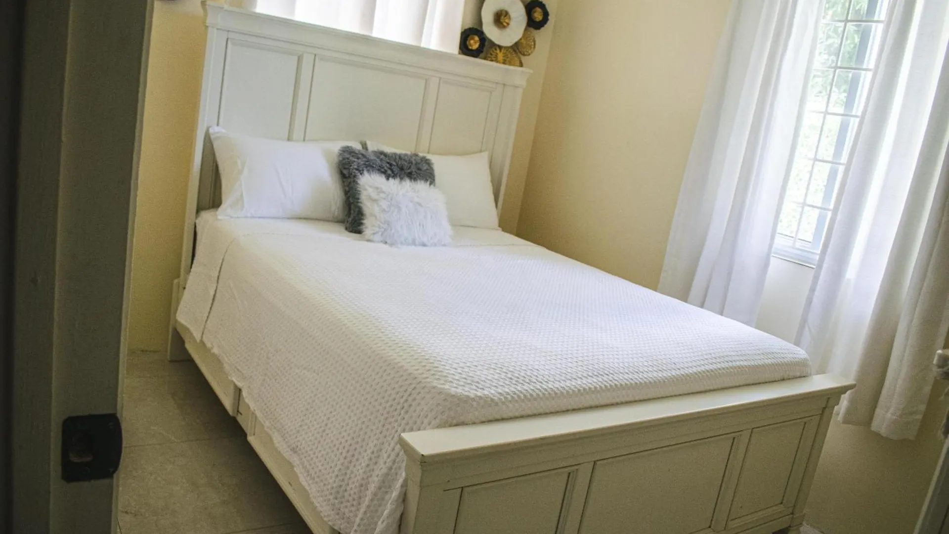 Orchid Home - Charming 2-Bedroom House With Wifi And Ac In Kingston 6 0*,