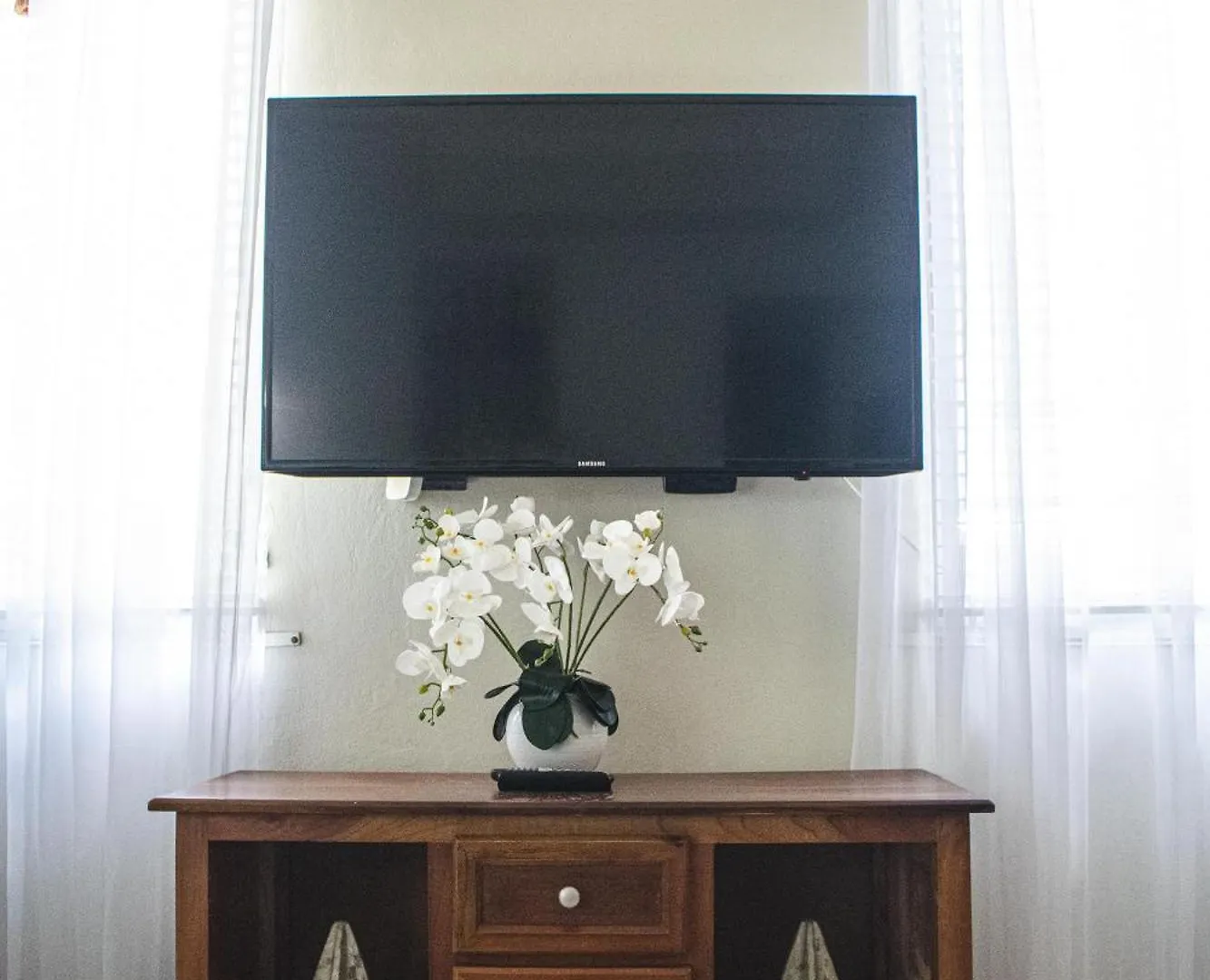 Orchid Home - Charming 2-Bedroom House With Wifi And Ac In Kingston 6 Apartment