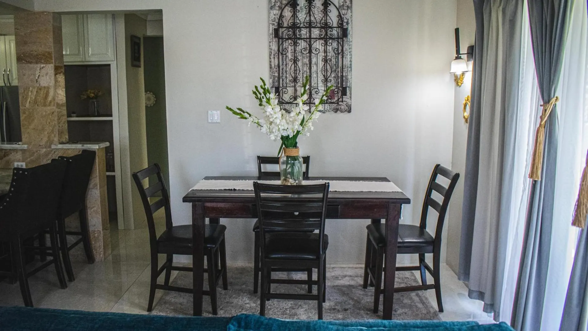 Apartment Orchid Home - Charming 2-Bedroom House With Wifi And Ac In Kingston 6