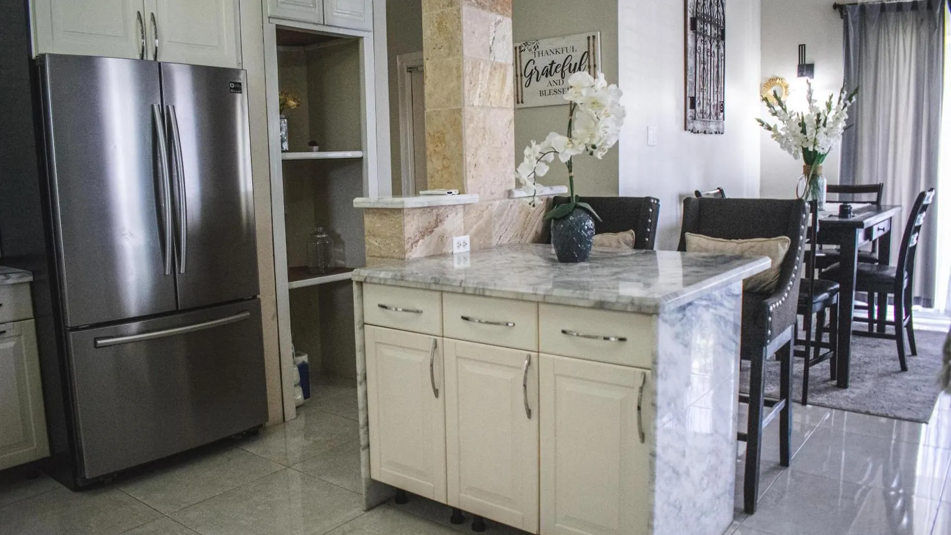 Orchid Home - Charming 2-Bedroom House With Wifi And Ac In Kingston 6