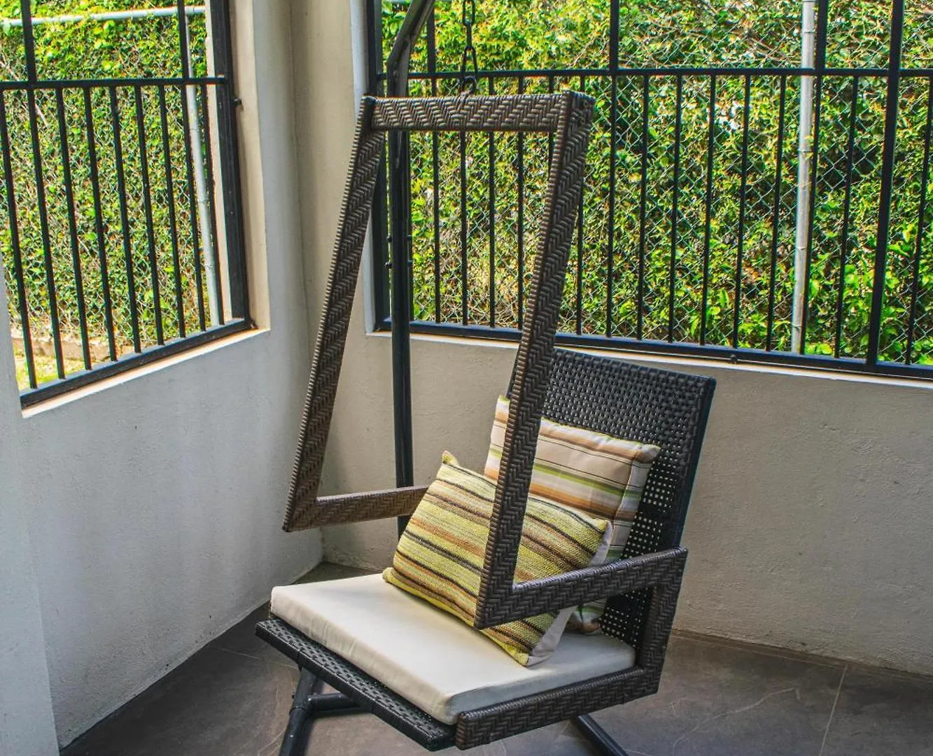 Orchid Home - Charming 2-Bedroom House With Wifi And Ac In Kingston 6