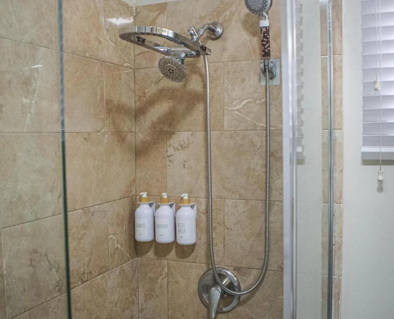 Apartment Orchid Home - Charming 2-Bedroom House With Wifi And Ac In Kingston 6 Jamaica